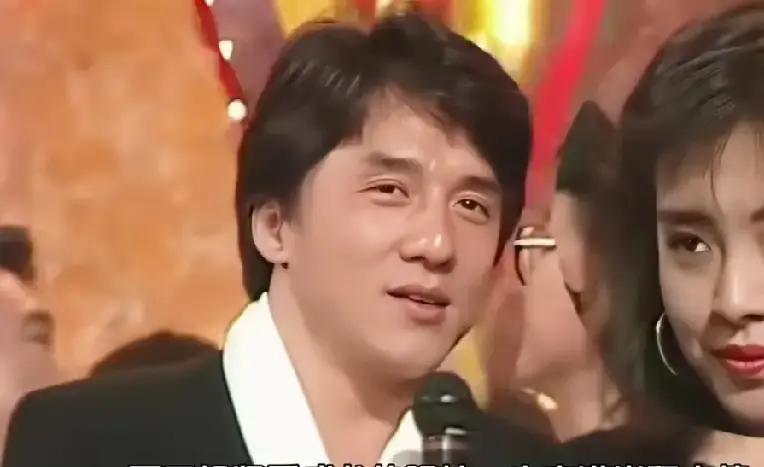 成龙拿奥斯卡那天，我哭了
 
不是影迷，是想起我爸。九十年代他扛大包，晚上回家必