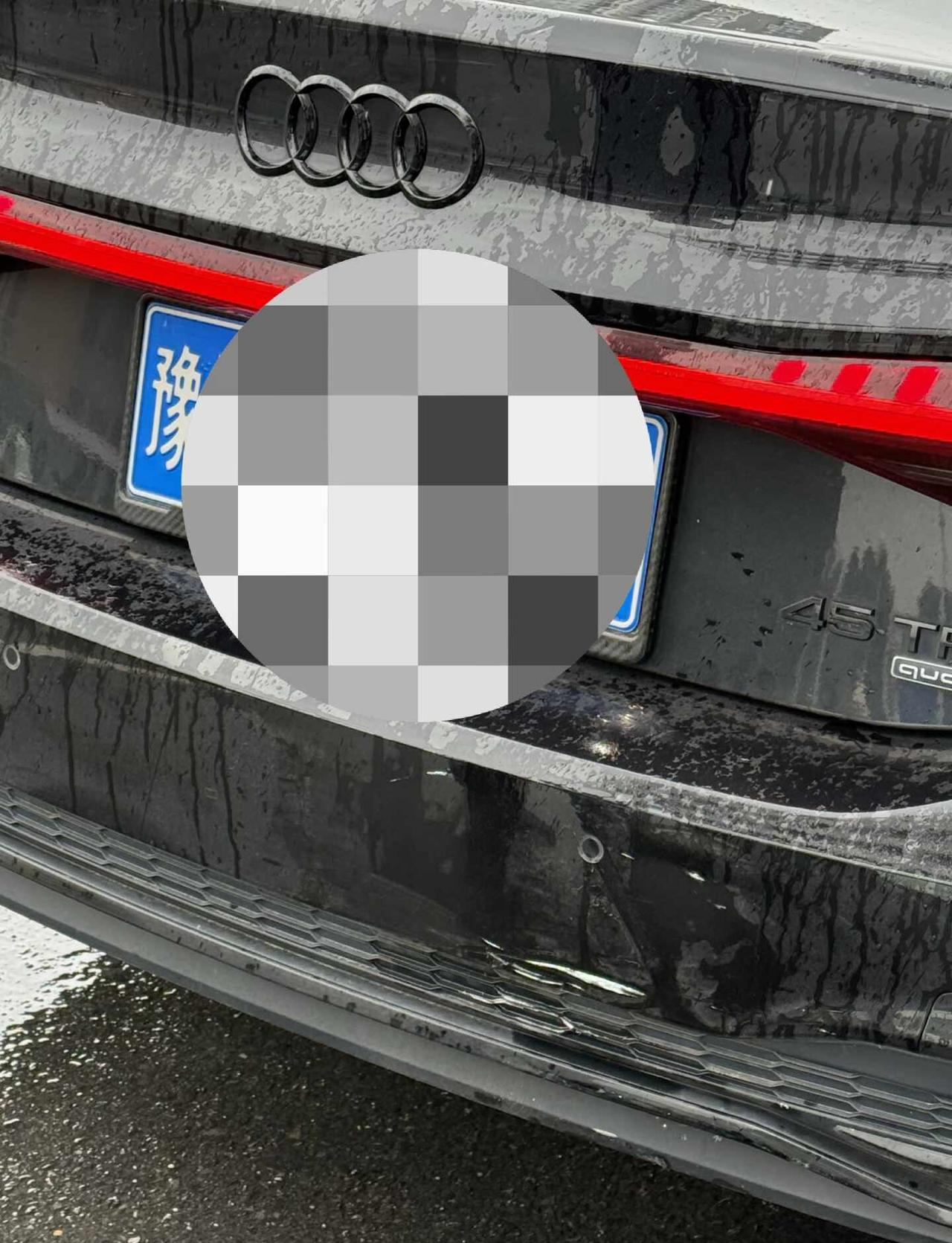 骑电动车追尾汽车
下雨天打着伞没看到路上停了车，直接撞上去了，我的电动车是租的，