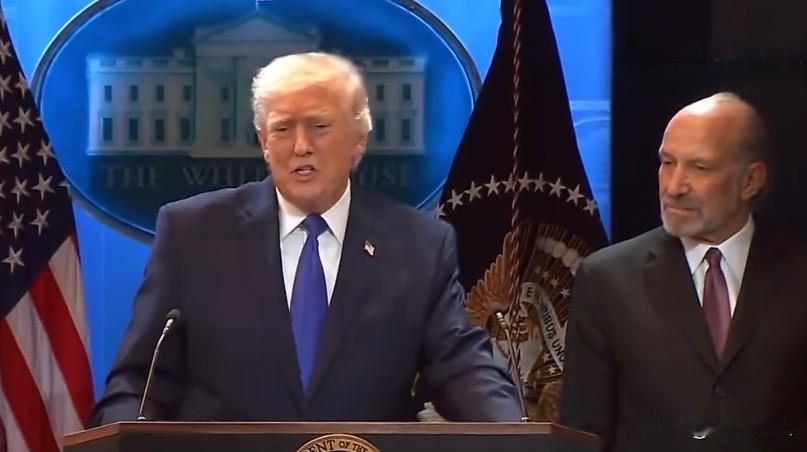 记者:“你必须退回大约1750亿美元的关税收入吗？”

特朗普:“根本没讨论这一