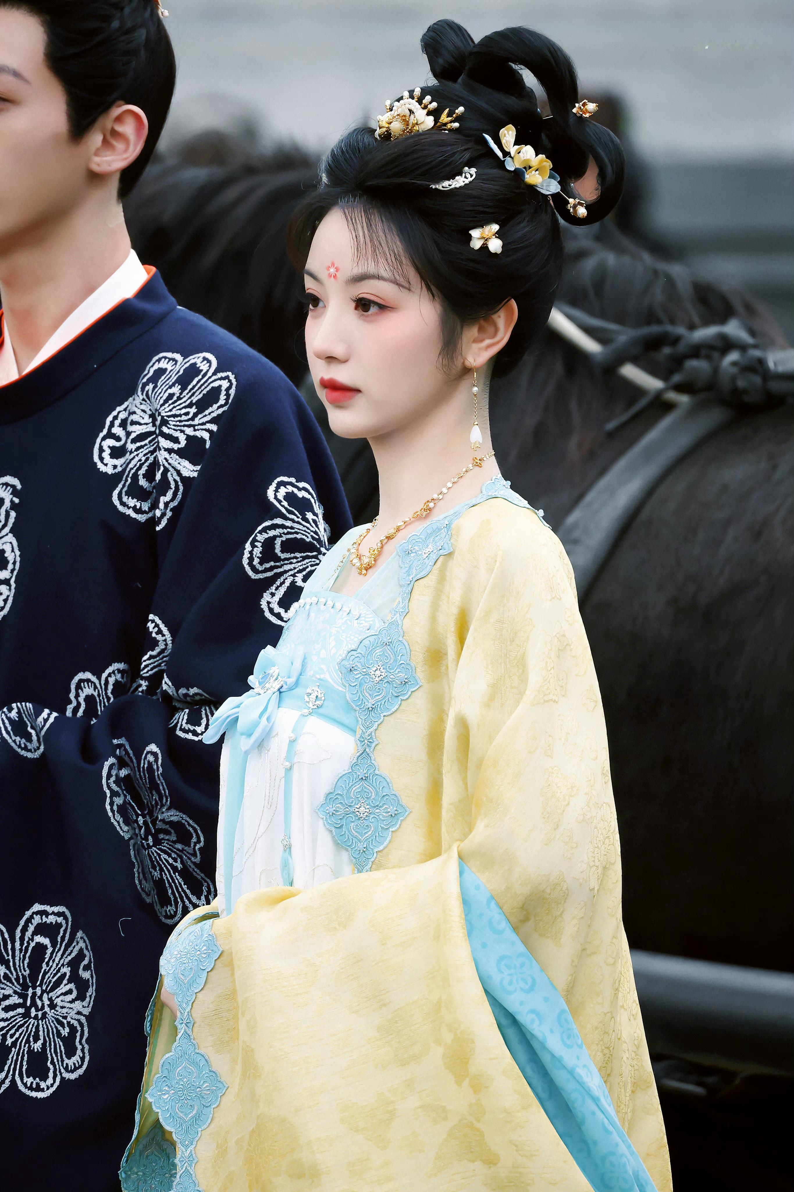 子夜归 #田曦薇武祯# 路透子夜归目前为止出的妆造都很好看诶 质感🈶️ ​​​