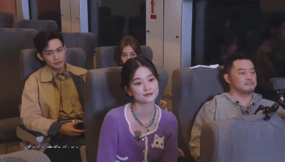 乔欣这个状态都能被老鹿粉歪成是在翻白眼？？？那抽个老鹿粉来回答：鹿姐翻的是什么？