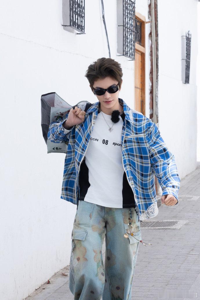 丁禹兮超绝老公感有小丁在的后厨就是不一样！又能干又细心，帮完这个帮那个，老公感直