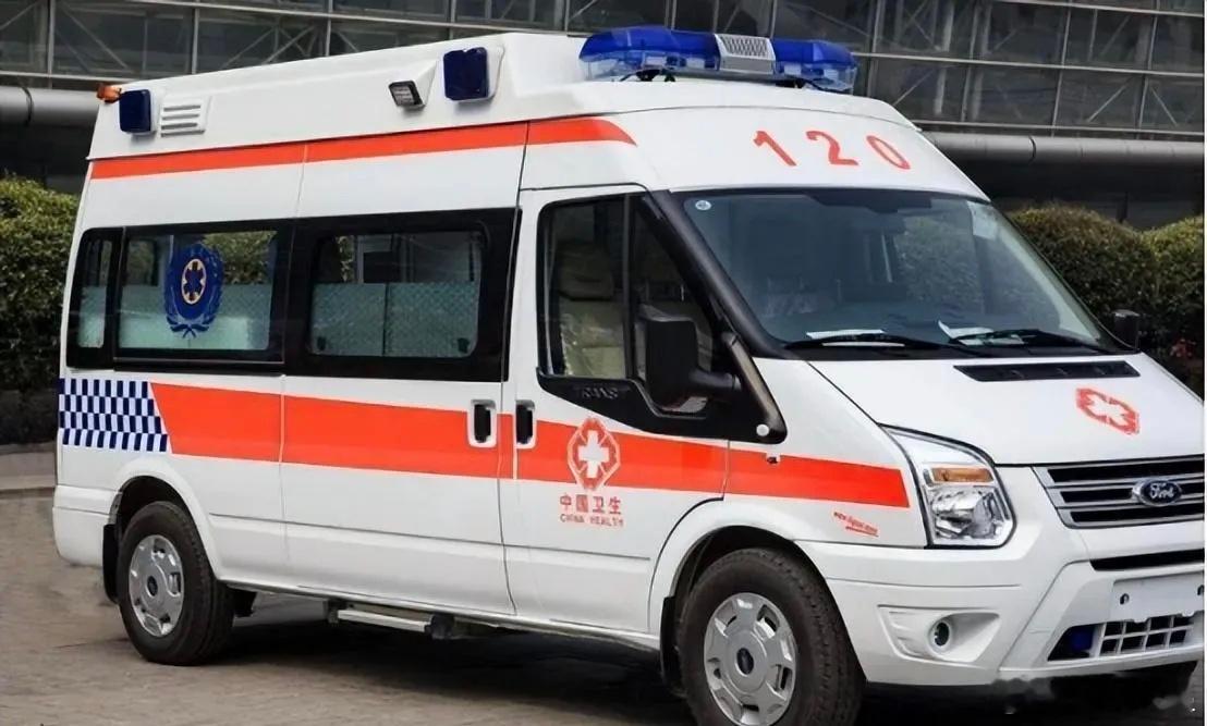 患者在黑救护车上死亡3招教你分辨黑救护车🚨救命的车也有假？3招教你分辨黑救护车