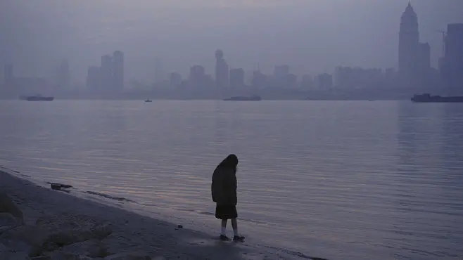 分享《被讨厌的勇气》的一段话：“人生是不断与理想的自己进行比较，而不是活在他人的