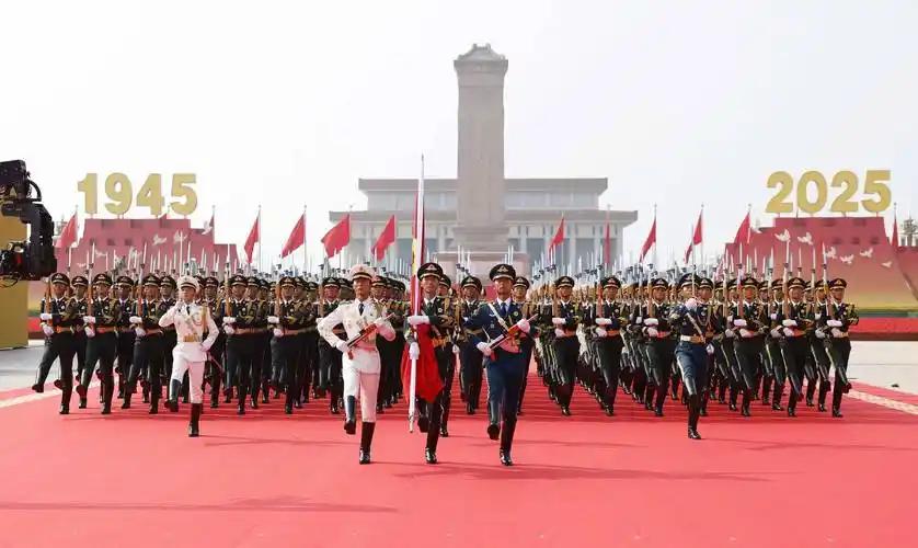 世界上各个国家对于军队总员额的规定有着共同的规律，大多数国家的军队总员额在非战期