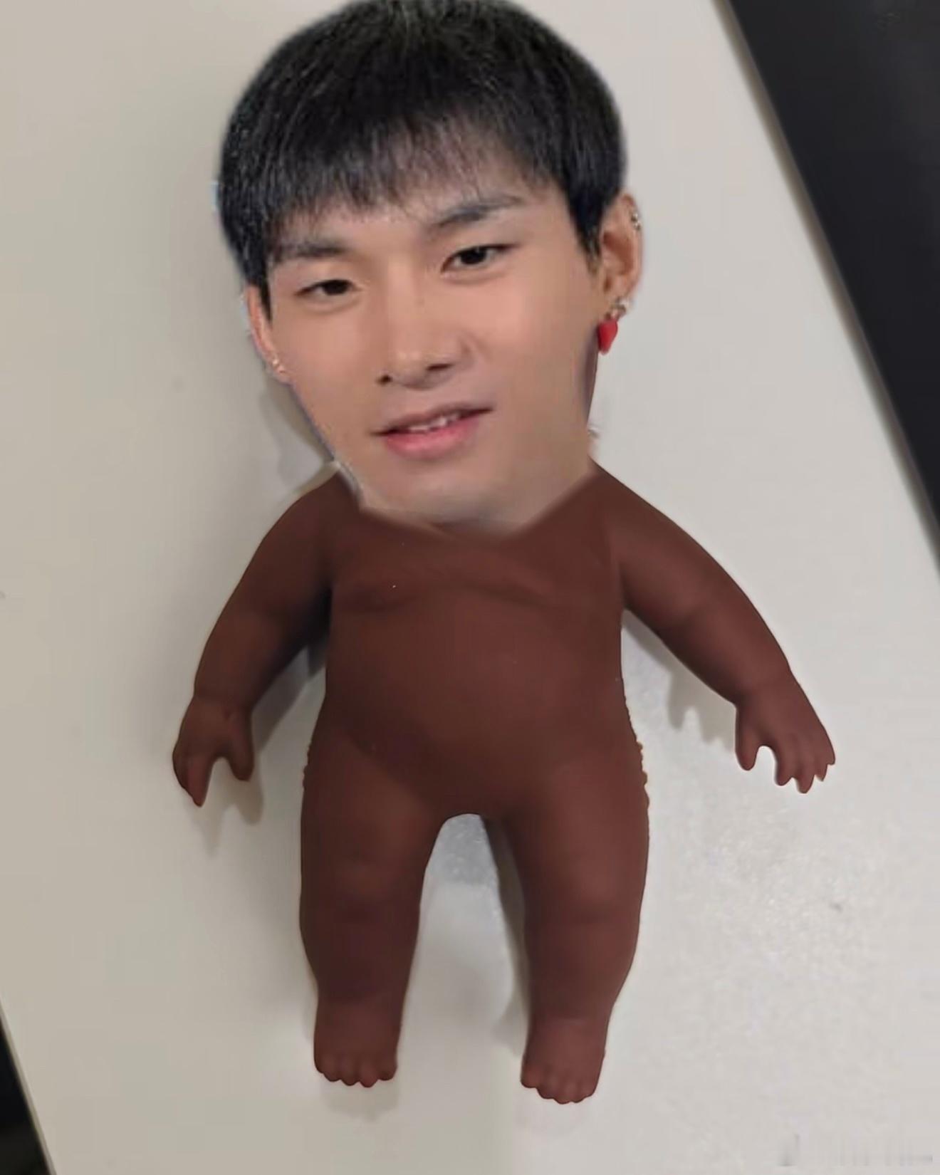 姚琛怎么晒成娜塔莎了姚琛太可爱了，真的想不到能晒黑成这个样子，已经算是爆改了吧，