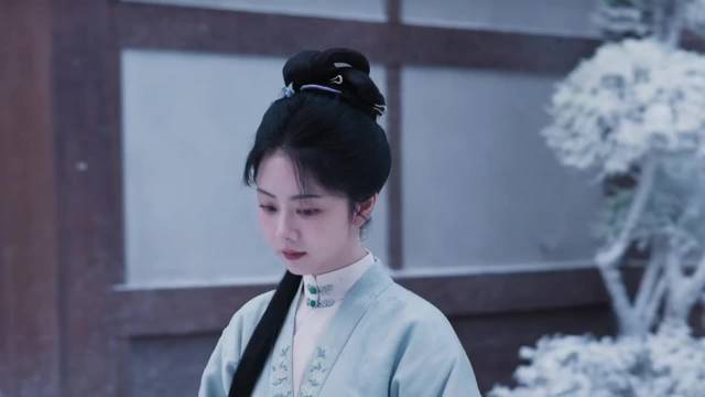 #谭松韵演出生理性恐惧#谭松韵真的很会捕捉细微情绪，许兰香受惊之后慌不择路，身体本能的紧绷和躲闪，是