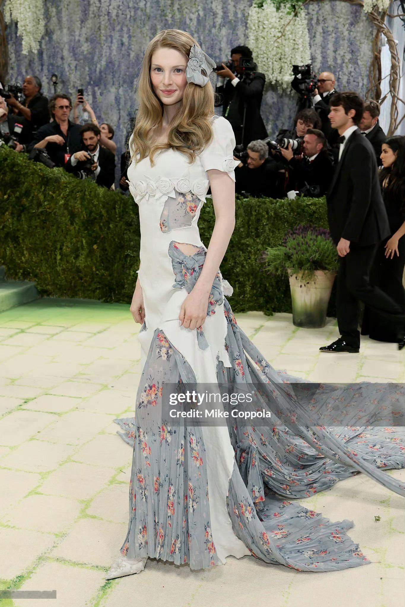 Hunter Schafer × MetGala红毯