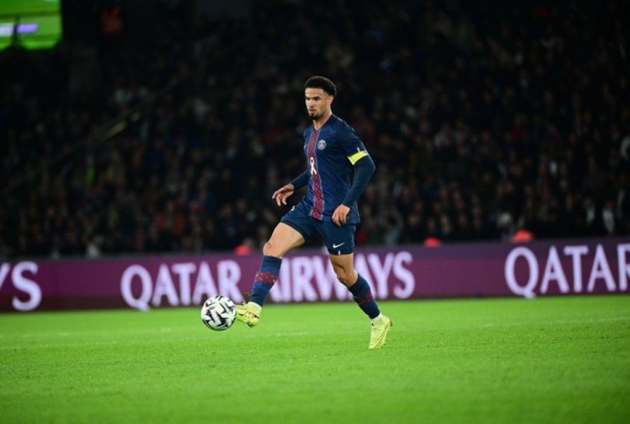 在第18轮法甲联赛，巴黎圣日耳曼主场3-0战胜里尔。赛后巴黎圣日耳曼中场沃伦·扎