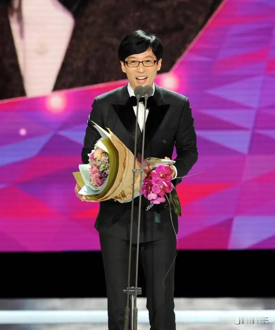 刘在石在韩国的地位很高吗相当于内娱的何炅吧？甚至可能更高一些