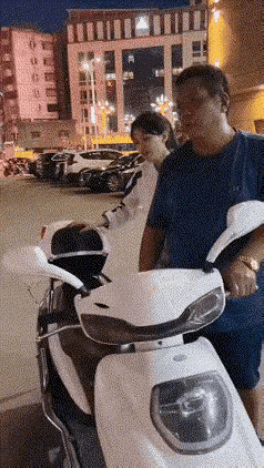 太伤自尊了？
女儿也真是，即便就是这么回事儿，也不能真话实说啊？看把老爸气的，都