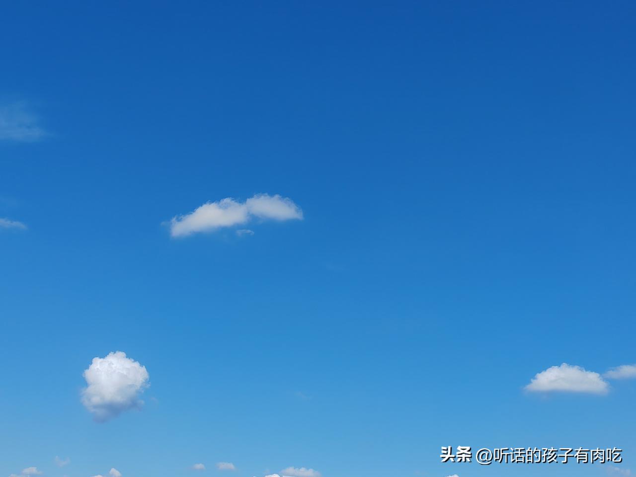 10种不能欠的费：
1、欠电费（停电）
2、欠燃气费（停气)
3、欠学费（停课)
