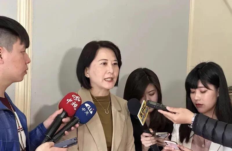 王鸿薇非常质疑顾立雄成为台防务新主管，国民党立委王鴻薇说顾立雄做安全秘书长任内可