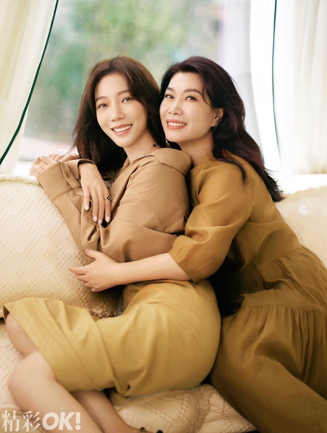 #王珞丹妈妈正式出道##王珞丹母女合体首封# 和妈妈合体登封《OK精彩》五月刊，