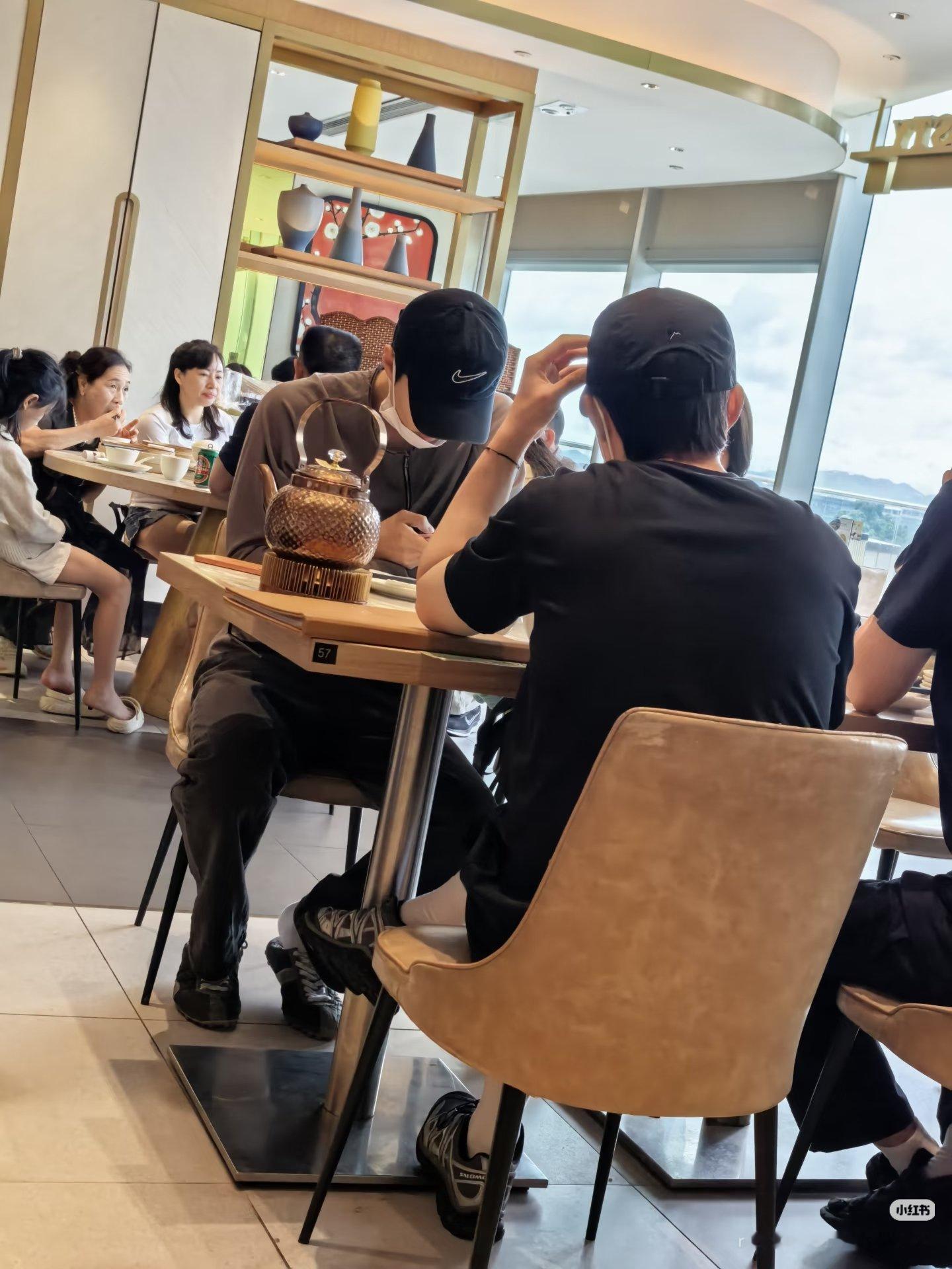 我勒个乐天皇朝 