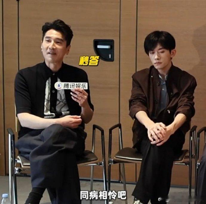 《狂野时代》幕后名场面！赵又廷谈合作感受直言 “同病相怜”，易烊千玺秒接 “难友