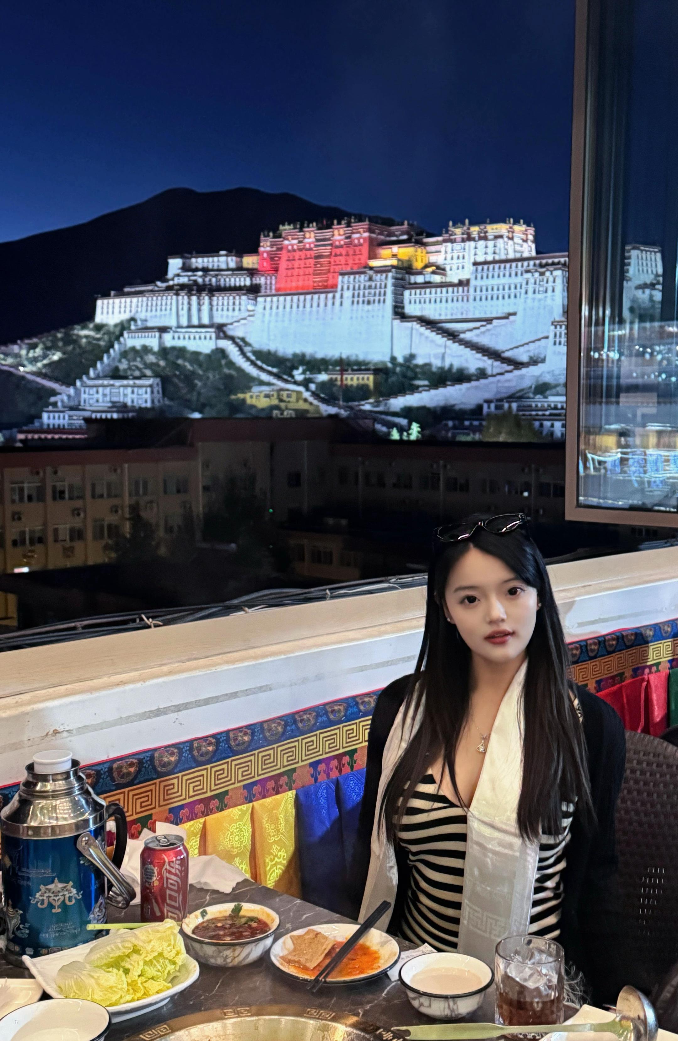 我始终相信这个世界上是有一个男人是为了伺候我而出生的 我的男朋友我的奴隶