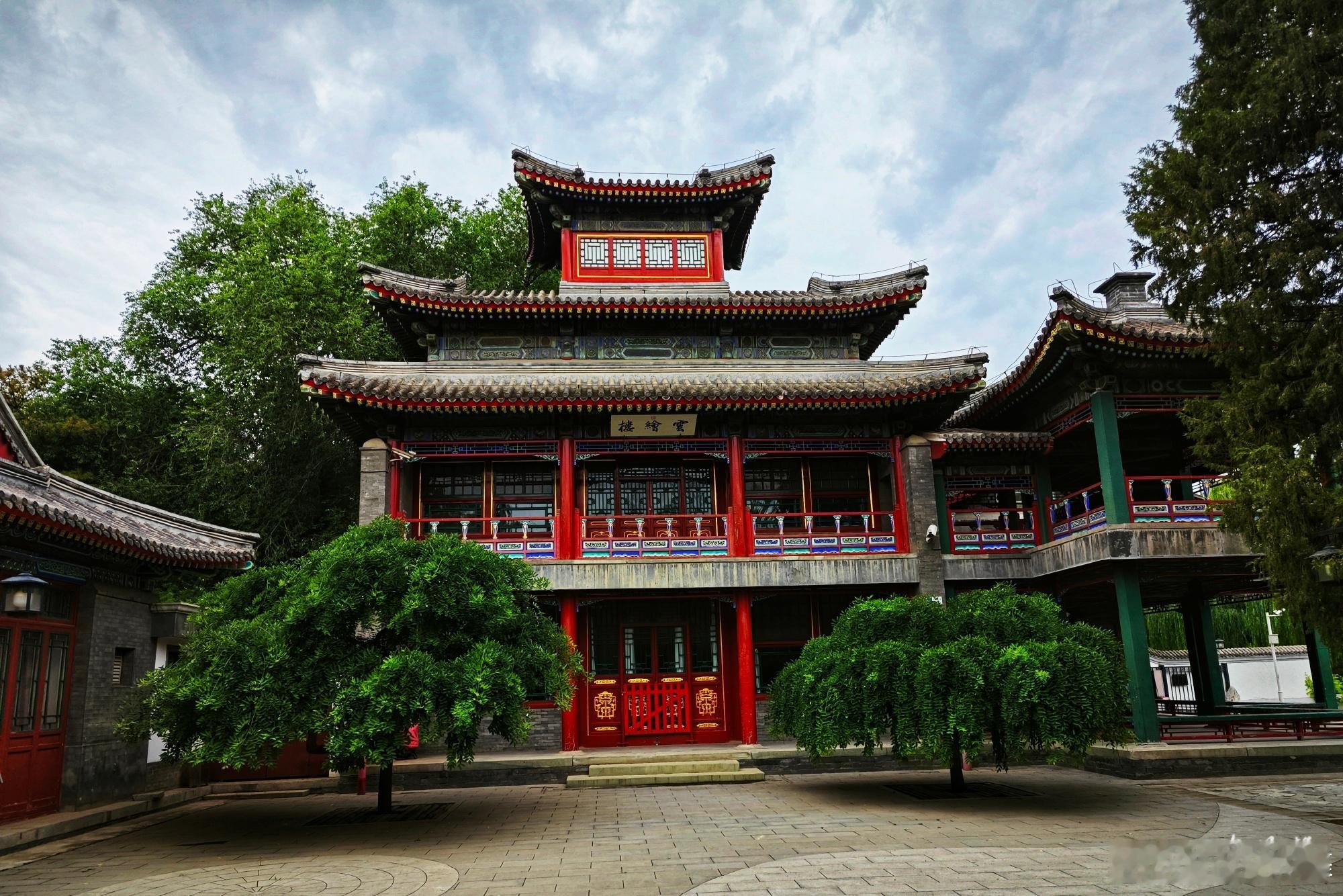【北京陶然亭公园】云绘楼和清音阁是清乾隆年间的遗构，是当时皇帝登楼观赏太液清池，