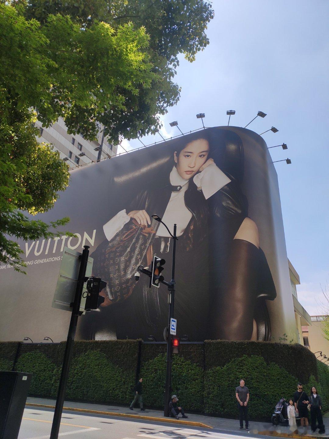 好酷的LV地广，喜欢刘亦菲LV Monogram 130周年全球广告，高级感十足