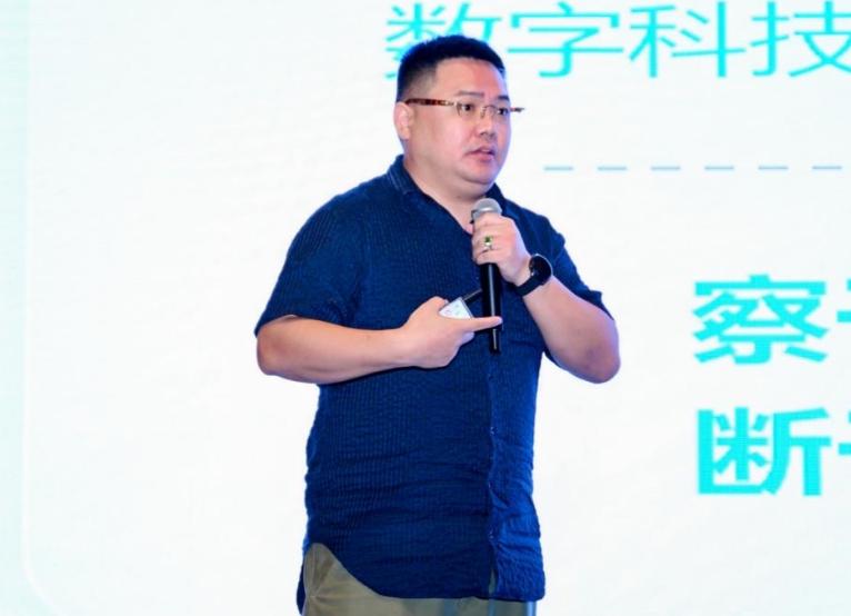 2014年，白伟民的公司濒临破产，员工纷纷打包离开，只有一个人还留在原地。白伟民