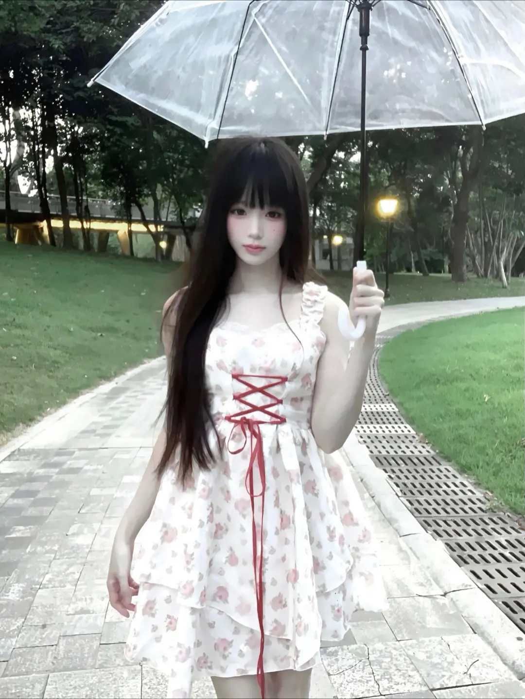 我开始迷信希望你的掌纹里有我的命运