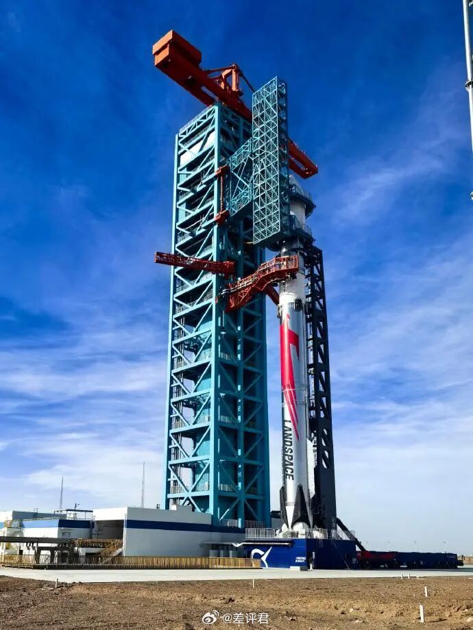 #如何看待朱雀三号回收失败# 蓝箭航天的朱雀三号轰轰烈烈地飞上天，大家刚想喊一句