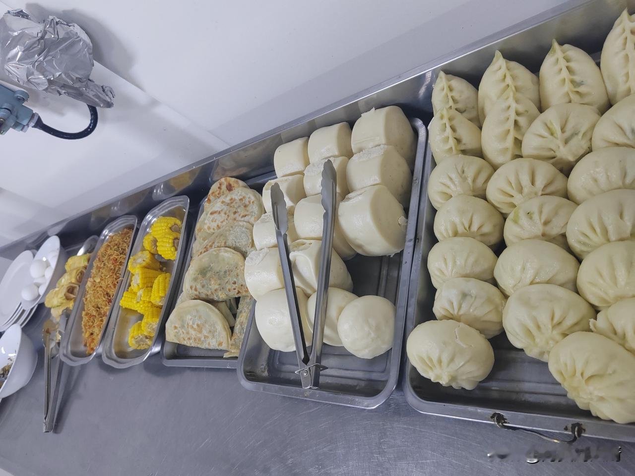 马上就要到达装货港锚地了，现在已经进入河道里了，也不知道叫什么河道，听领导说，如