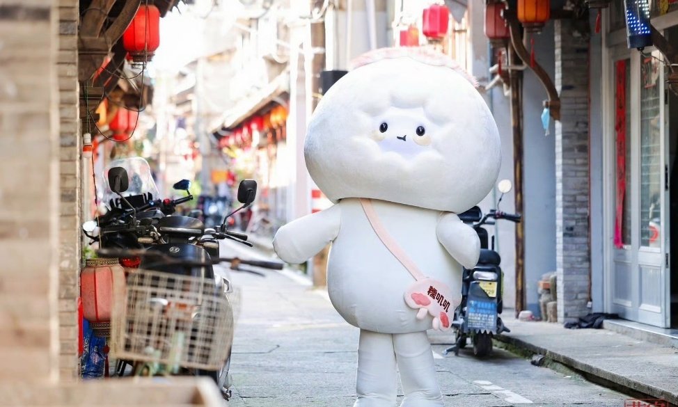 糯叽叽真的太戳心巴了！软萌的小模样，还超会配合合影，全程活力满满，可爱到让人忍不