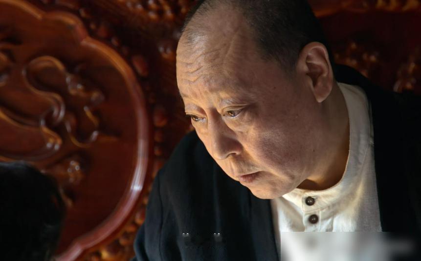 泰叔这种老狐狸，临了竟被个卖鱼的给架空，纯粹是因为他太迷信所谓的“制衡艺术”了。