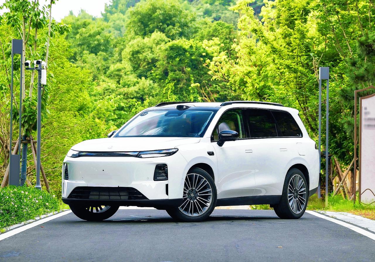 新款零跑C16上市，售价14.58-16.98万元
纯电/增程 中大型SUV
车
