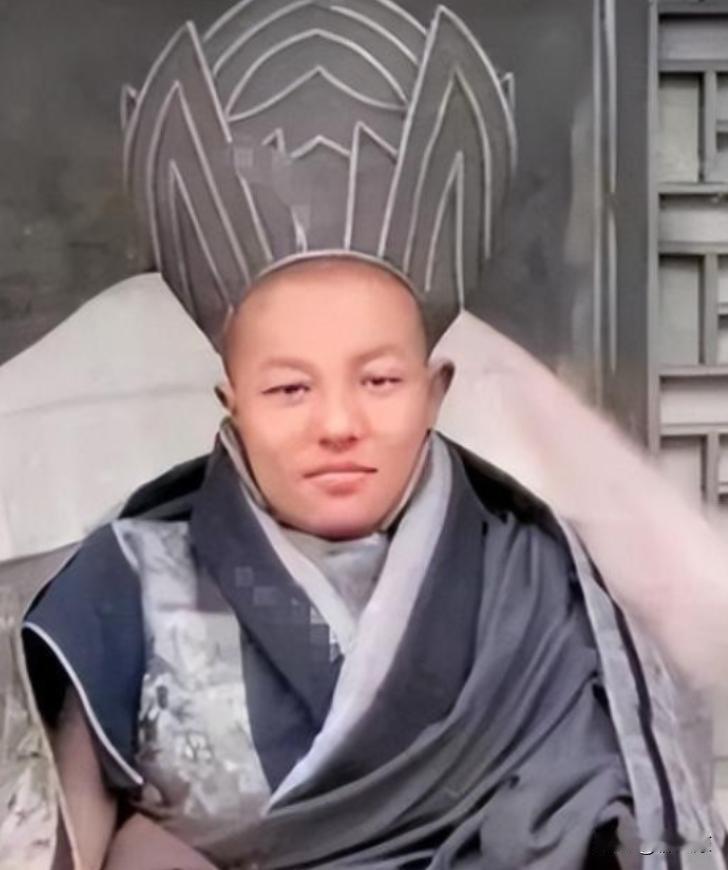 [微笑]1943年，西藏一男子四处走访乡民，为抗日前线队伍募捐，仅仅几天就筹集到