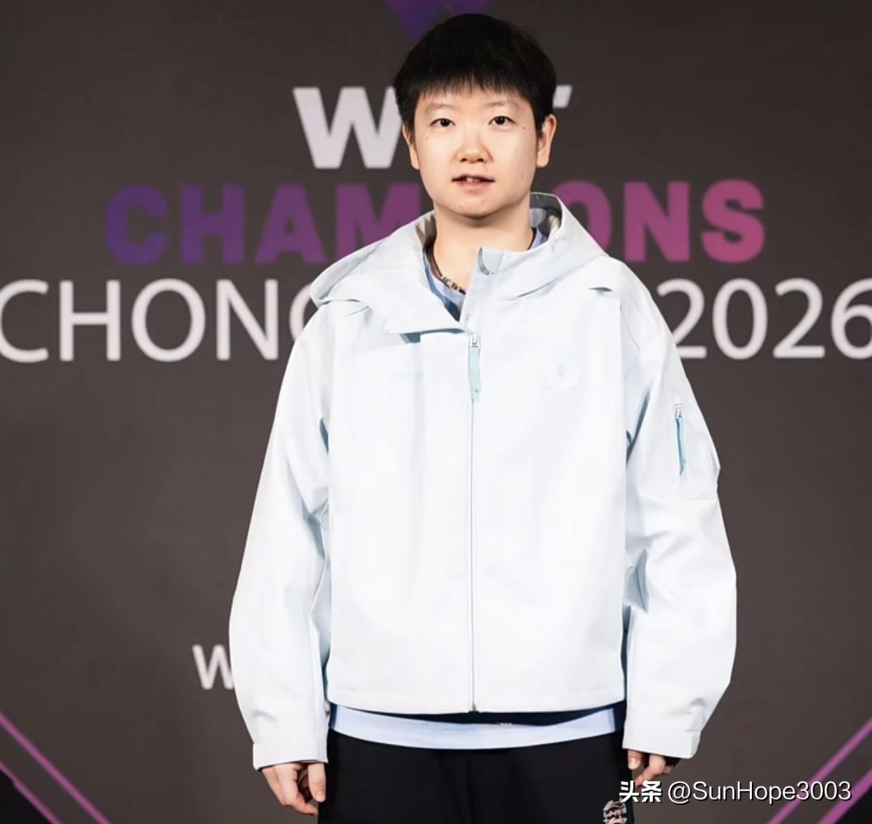 重庆晚宴可爱的莎莎，还有吃饭和玩游戏的莎莎。

重庆冠军赛的晚宴现场，看到了看手