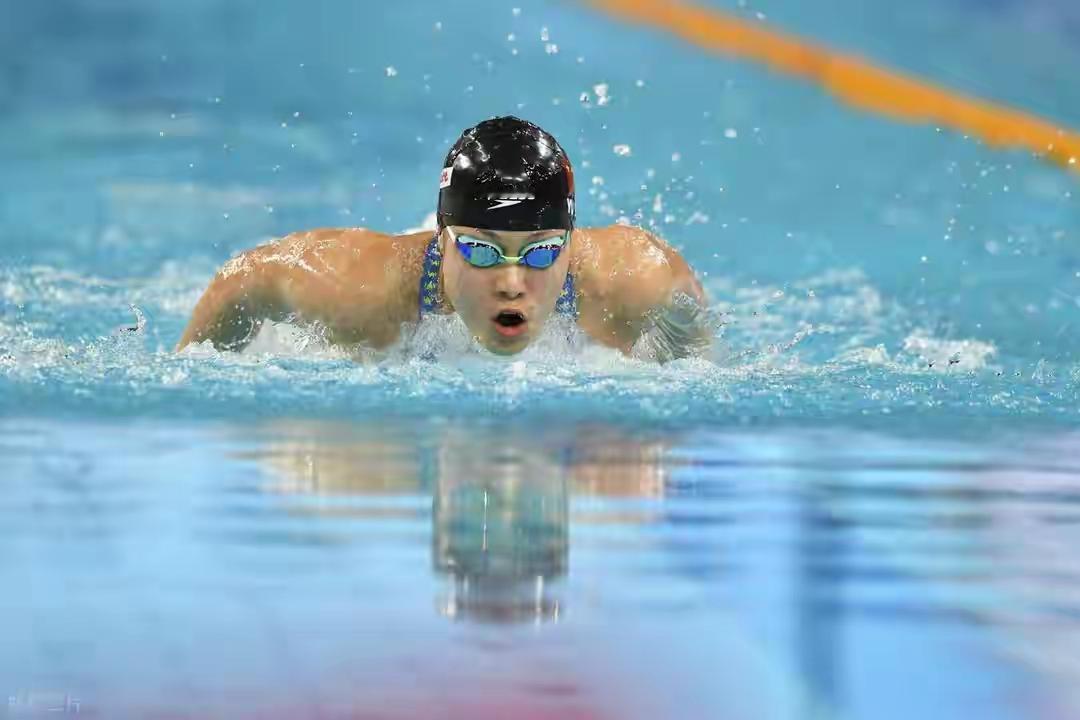11月11日晚间，2025年第十五届全运会游泳项目的比赛继续在深圳大运中心游泳馆