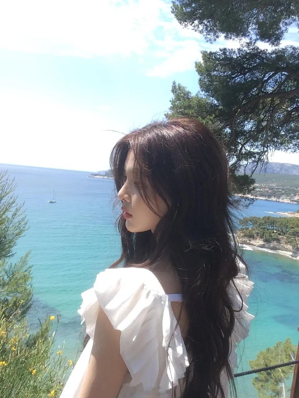 杨超越如果在Kpop出道能当门面吗？只看脸的话 
