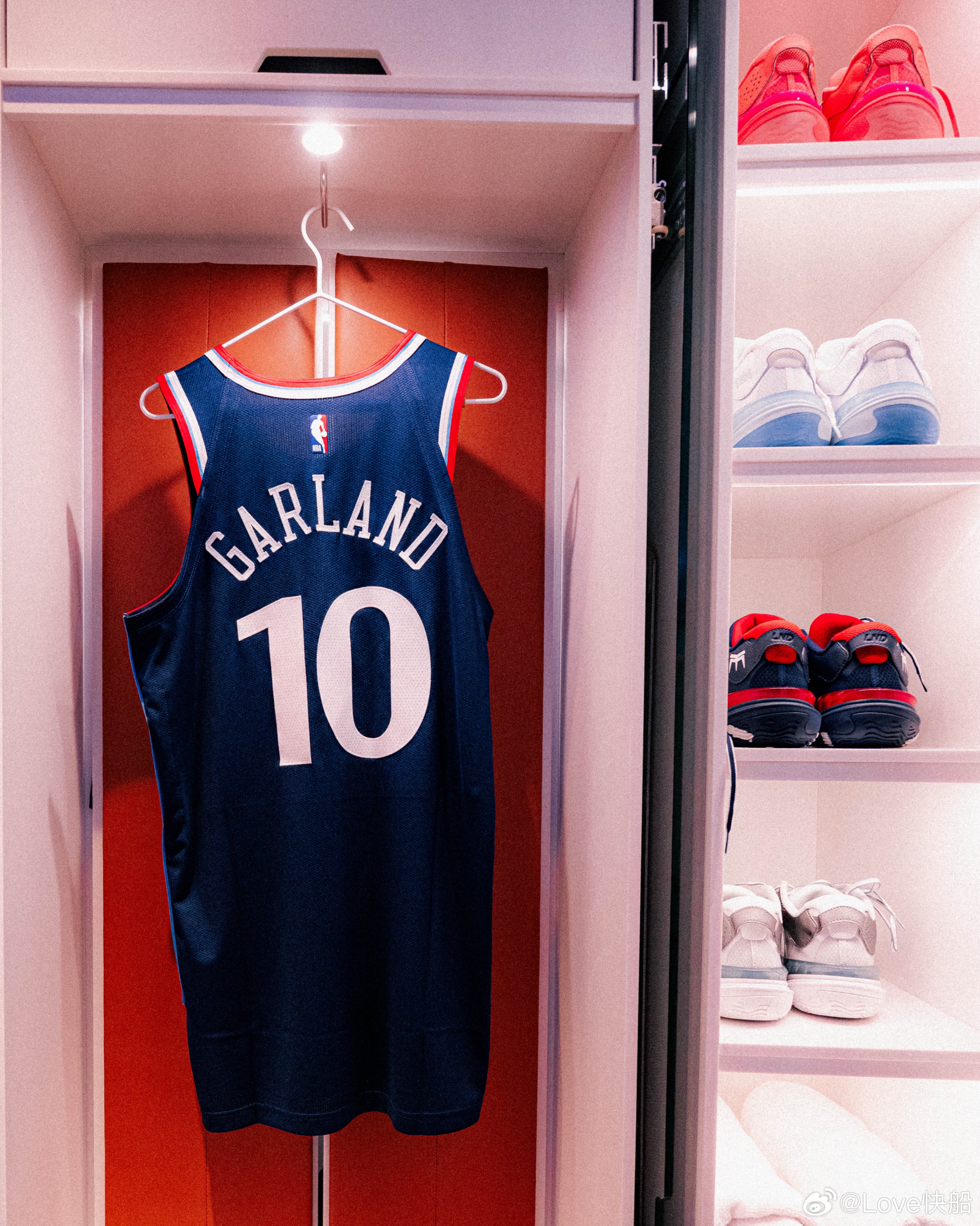 加兰快船主场首秀，他将身披这件蓝色战袍！ 