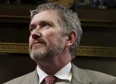 美国众议员托马斯·马西针对美国袭击伊朗公开表示，这次袭击将导致新的难民潮，这些难