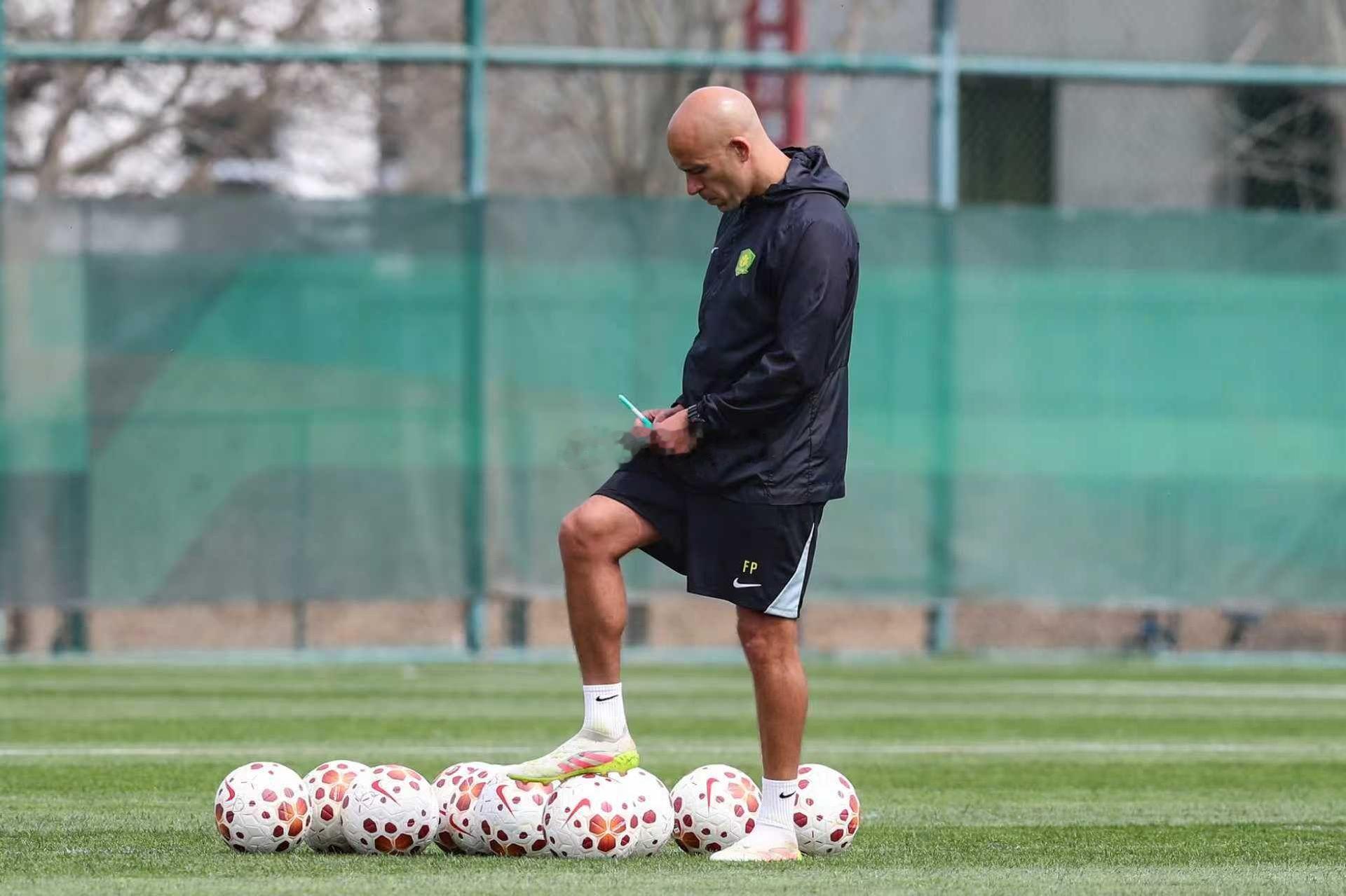 北京国安北京国安vs成都蓉城 国安助理教练费利佩更新社交媒体“🔥 今晚为国安而