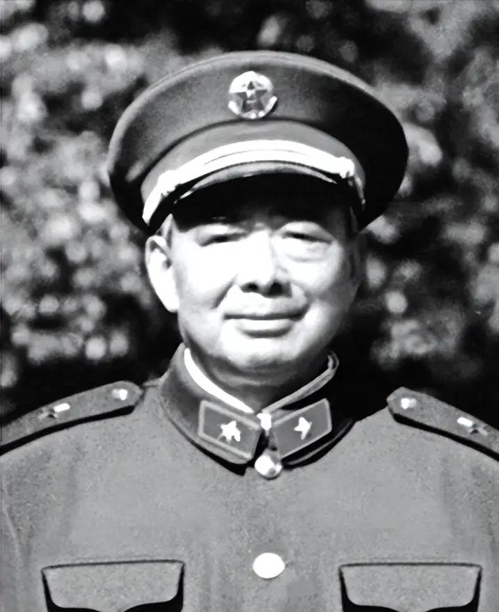 1979年，11军军长陈家贵刚从中越前线回来。穿着便衣在街上遇到流氓碰瓷，对方向