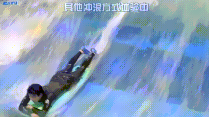 梓渝冲浪 vlog梓渝穿泳衣好小方 进步瞬间太值得开心啦！扒着池边对着镜头得意宣