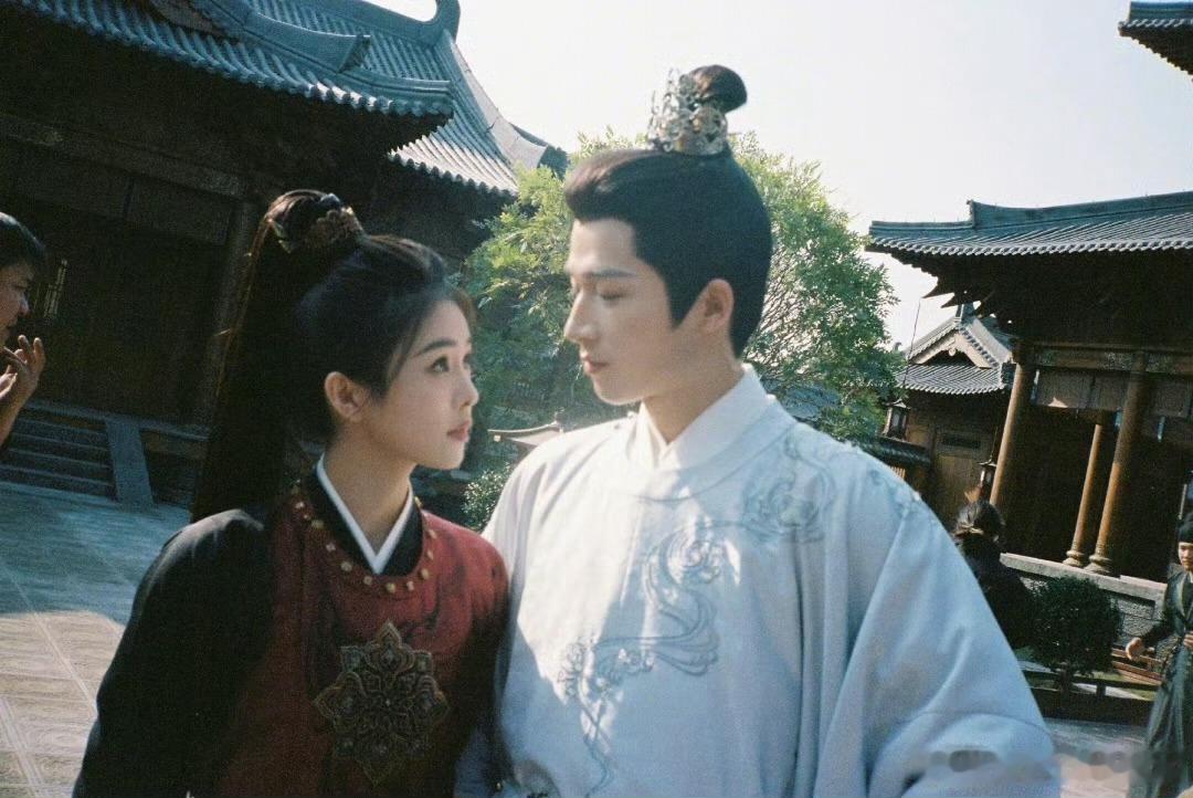 唐宫奇案 我的评分：白鹿说萧怀瑾很好哄唐宫奇案别人哄不行，白鹿一哄就好🥰仪萧倾