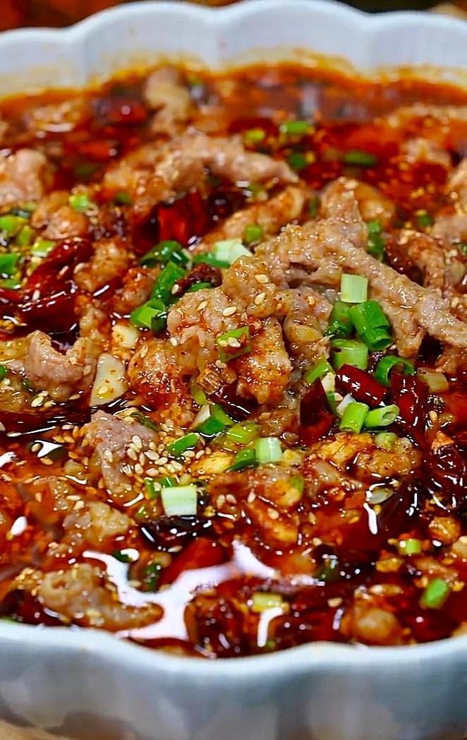不少做饭的朋友都有这样的疑惑？同样选购新鲜优质猪里脊，饭店大火快炒出来的肉片软嫩