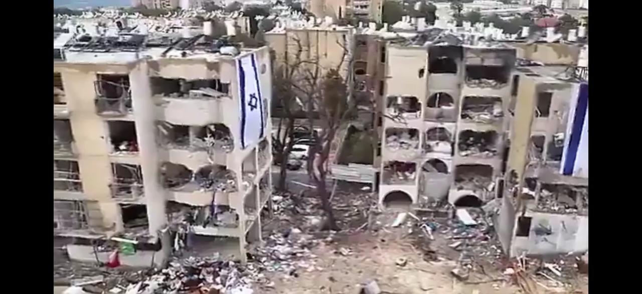 以色列方面统计，伊朗导弹对阿拉德市的攻击，共造成120栋建筑和1800套公寓严重