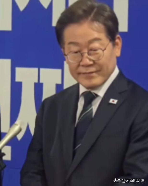 韩国总统李在明最近接受采访时，有人问他，如果中国对台湾动武，韩国会不会插手，他笑