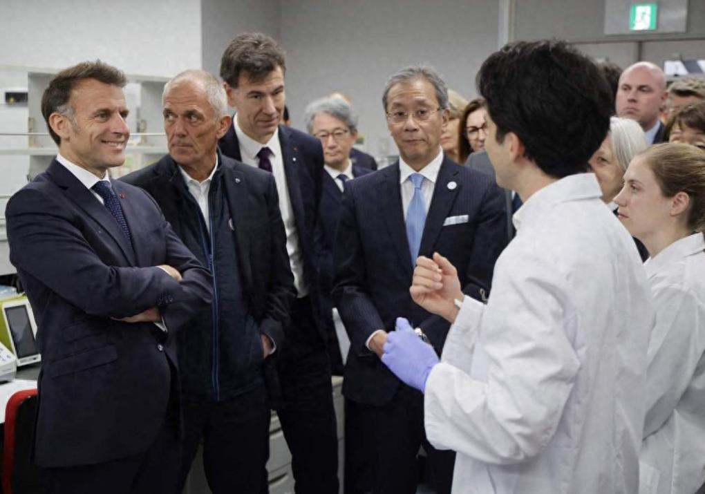 4月1日下午，法国总统马克龙在东京访问期间，和日本首相高市早苗的正式会见还没开始