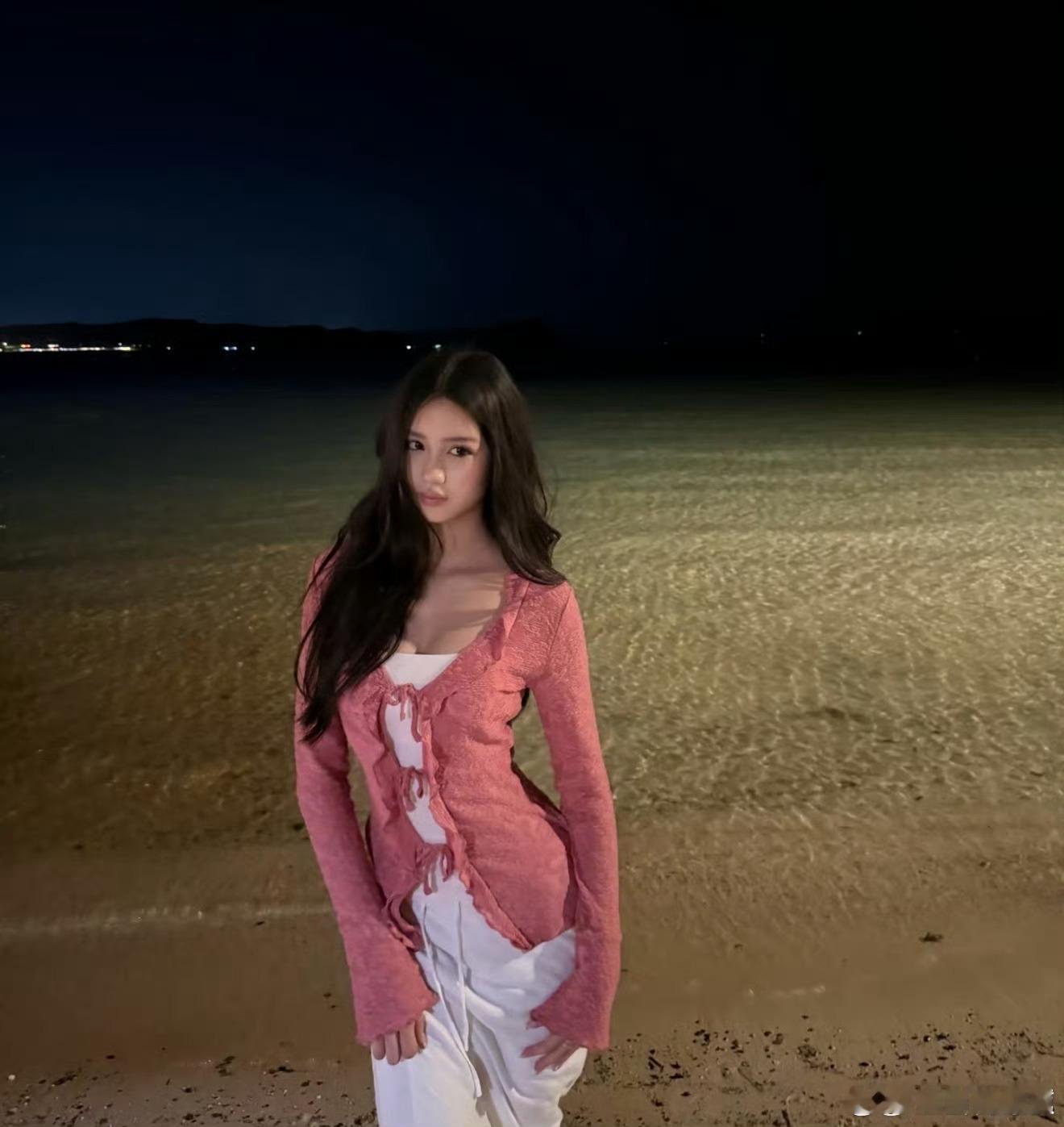 钟丽缇女儿考拉卡戴珊式身材钟丽缇女儿考拉晒新春美照钟丽缇女儿考拉美翻！16岁曲线