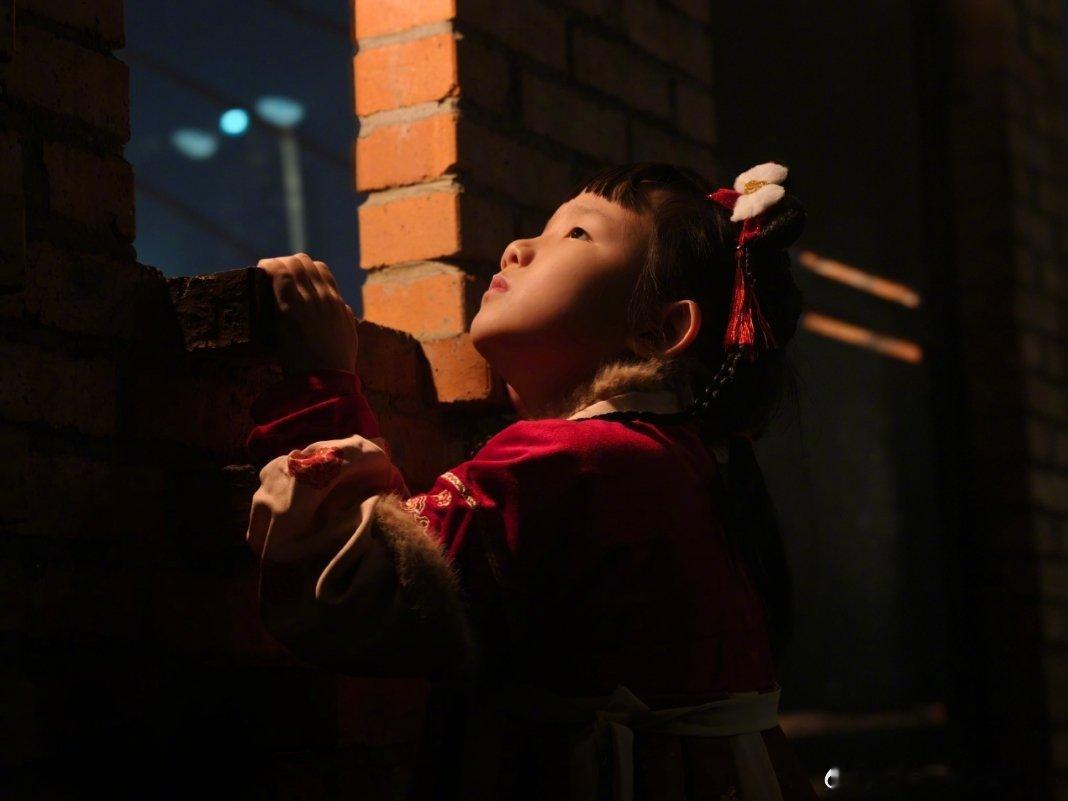 跨年烟花以时空接力式呈现，视频以时区为序，串联悉尼歌剧院烟花点亮南半球夜空、伦敦