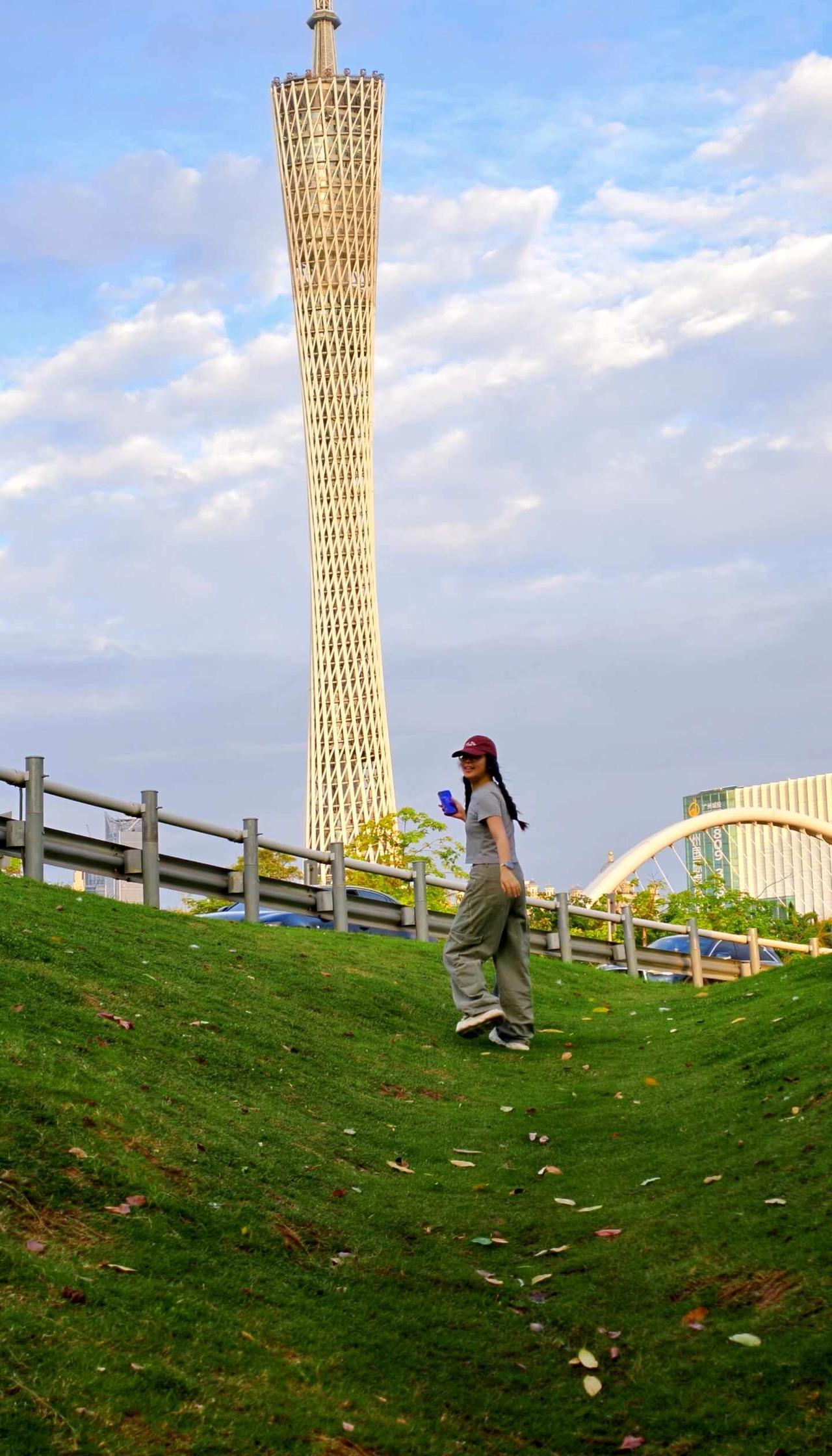 广州塔神仙机位定位！
广州塔附近的神仙机位超出片！查遍攻略只提到在宏城公园里面，