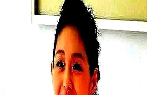 当年星探递来名片，她手一抖，塞给了妹妹。
这一让，让出了大小S的娱乐圈传奇，也把