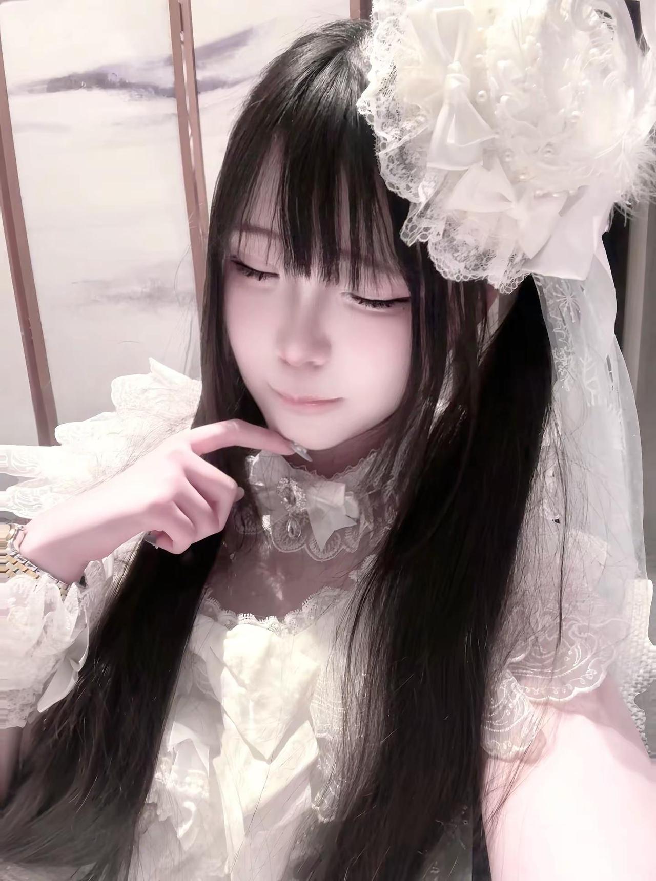 如果眼泪能解决，弥补，挽回，那我愿意一直流眼泪。可是我不停的掉眼泪，生命依旧，误