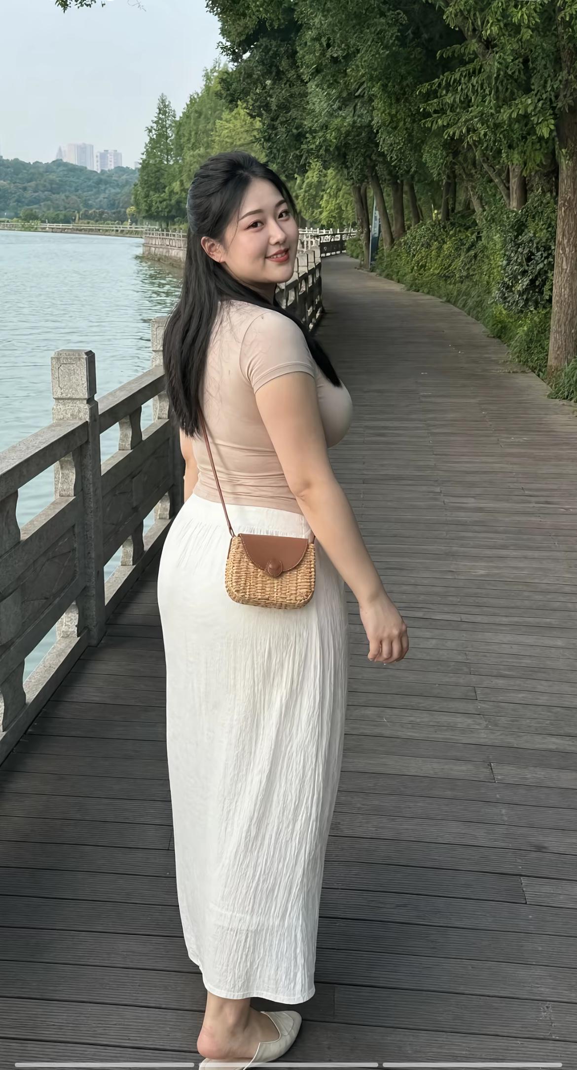 什么样的女人,最有魅力?
魅不魅力不知道？
反正看了一眼念念不忘
这样的女人喜欢
